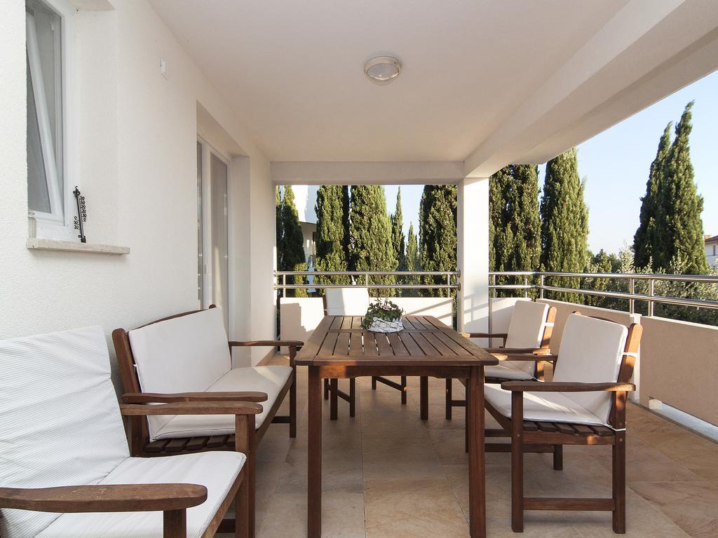 Apartments Ceja Near Sea Medulin Bagian luar foto