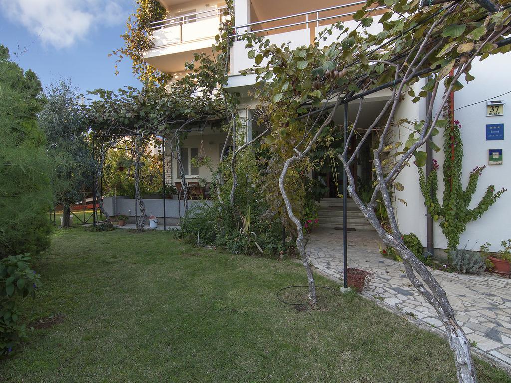 Apartments Ceja Near Sea Medulin Bagian luar foto